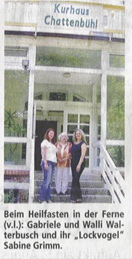 "Lockvogel" Sabine Grimm, Gabriela und Walli Walterbusch beim Heilfasten im Kurhaus Chattenbühl/ RN-Foto Goldstein